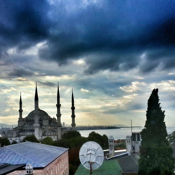 Das Foto wurde bei Lady Diana Hotel Istanbul von Sema T. am 8/26/2016 aufgenommen