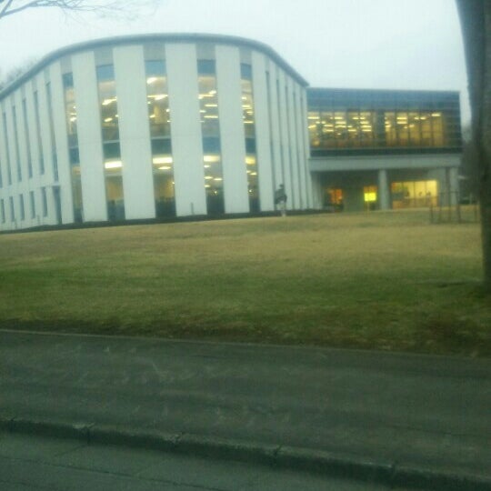 盛岡大学図書館 College Library