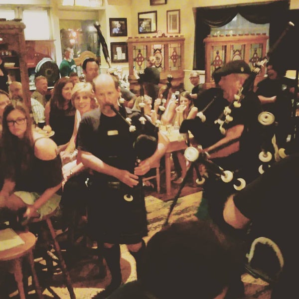 Foto scattata a Rúla Búla Irish Pub and Restaurant da Forest M. il 8/30/2015