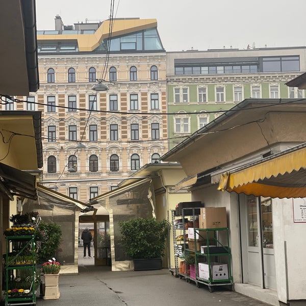 รูปภาพถ่ายที่ Karmelitermarkt โดย Mariya K. เมื่อ 1/26/2023