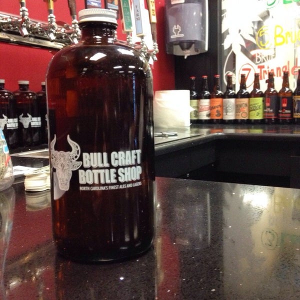 Foto scattata a Bull Craft Bottle Shop da Jon O. il 1/31/2015