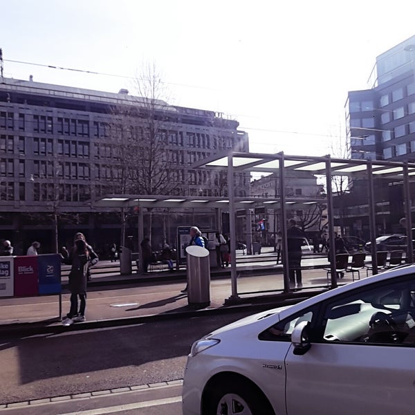 รูปภาพถ่ายที่ Bahnhof Zürich Enge โดย Ahmed Z. เมื่อ 3/5/2018