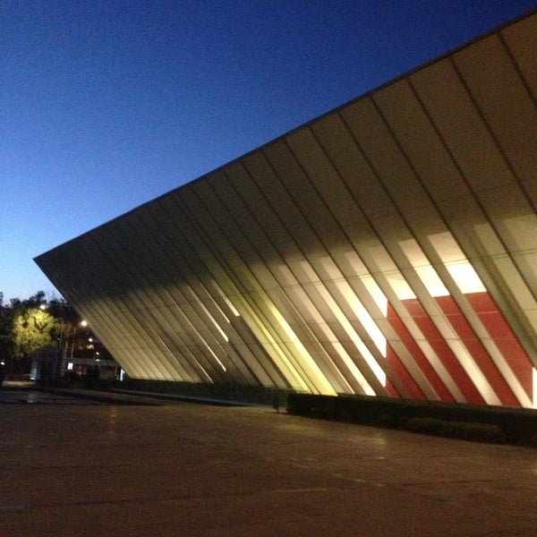 2/10/2013 tarihinde Eddie E.ziyaretçi tarafından Museo Universitario de Arte Contemporáneo (MUAC)'de çekilen fotoğraf