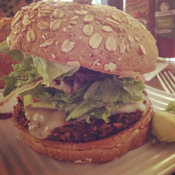 รูปภาพถ่ายที่ Liberty Burger โดย Oh Hey Dallas เมื่อ 1/3/2014