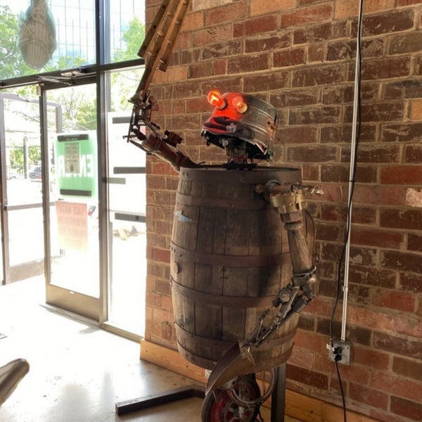 8/21/2021 tarihinde Darla M.ziyaretçi tarafından Wooden Robot Brewery'de çekilen fotoğraf