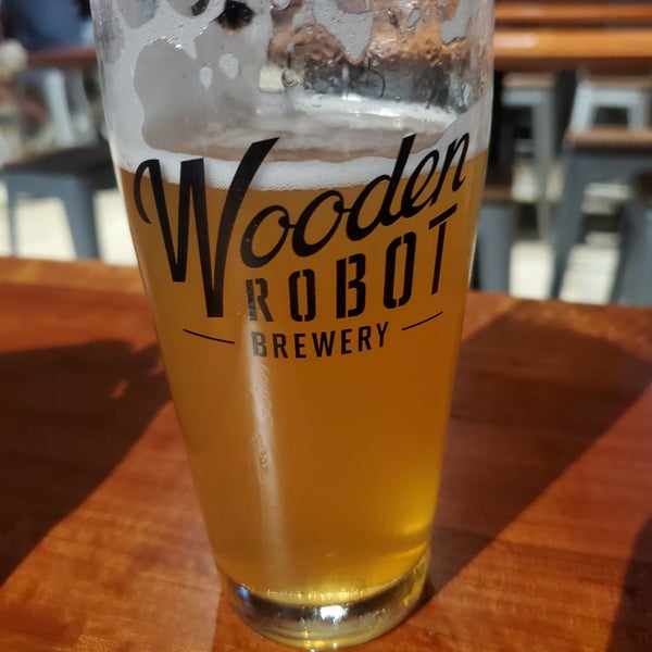 Photo taken at Wooden Robot Brewery by Darla M. on 8/21/2021