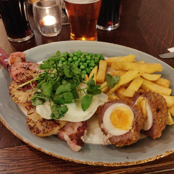 Cart & Horses Pub in Kings Worthy