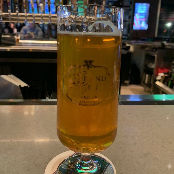 Photo taken at BJ&#39;s Restaurant &amp; Brewhouse by Rob P. on 11/11/2018