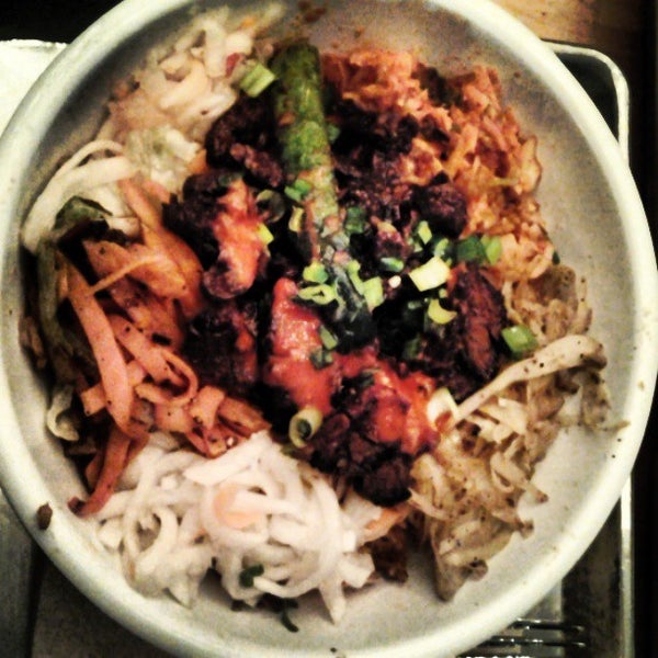 รูปภาพถ่ายที่ Kimchi Grill โดย Linnea C. เมื่อ 5/24/2013