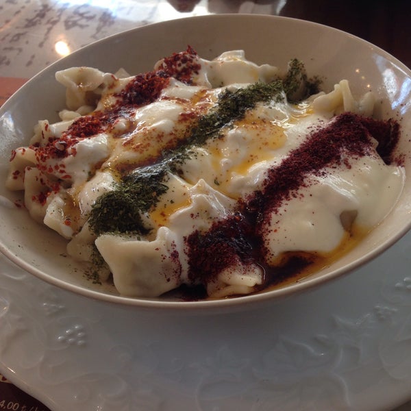 Foto diambil di Türkmen Cafe oleh Mehmet K. pada 8/17/2015