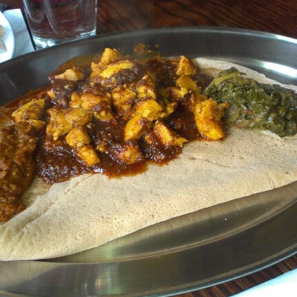 Снимок сделан в Meskel Ethiopian Restaurant пользователем Horton L. 1/2/2013