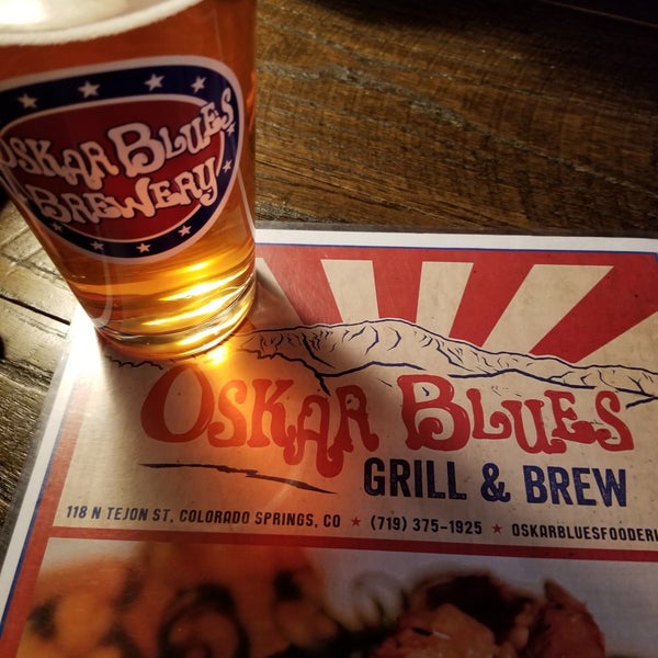 Photo taken at Oskar Blues Grill and Brew by Katie M. on 4/6/2019