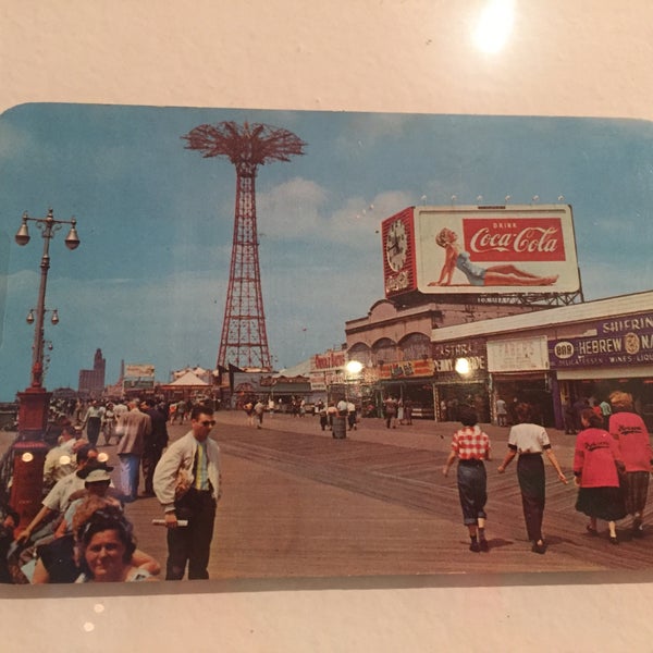 5/28/2018에 Victoria I.님이 Coney Island USA - Museum &amp; Freak Show에서 찍은 사진