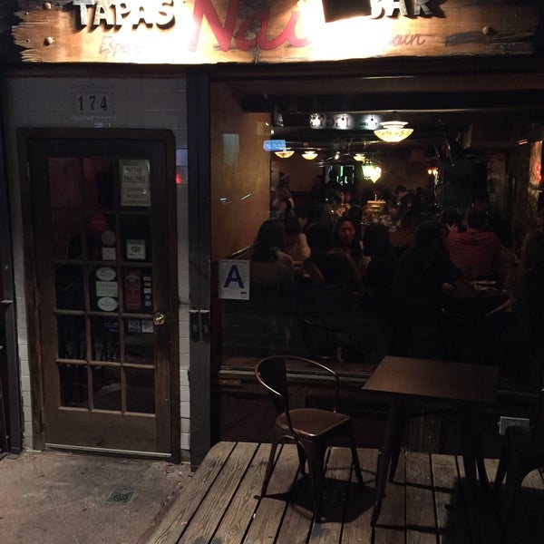 9/20/2015 tarihinde Yorg A.ziyaretçi tarafından Nai Tapas Bar'de çekilen fotoğraf