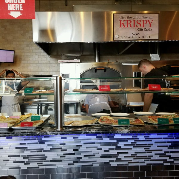 Foto diambil di Krispy Pizza oleh seamus s. pada 1/12/2017