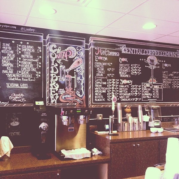 รูปภาพถ่ายที่ Central Coffee Company โดย Japhy เมื่อ 1/16/2014