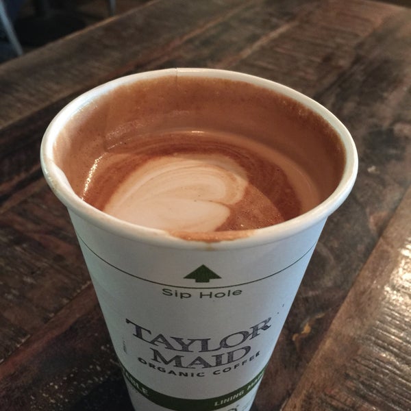 Foto scattata a Taylor Maid Farms Organic Coffee da Shobeir S. il 9/13/2017