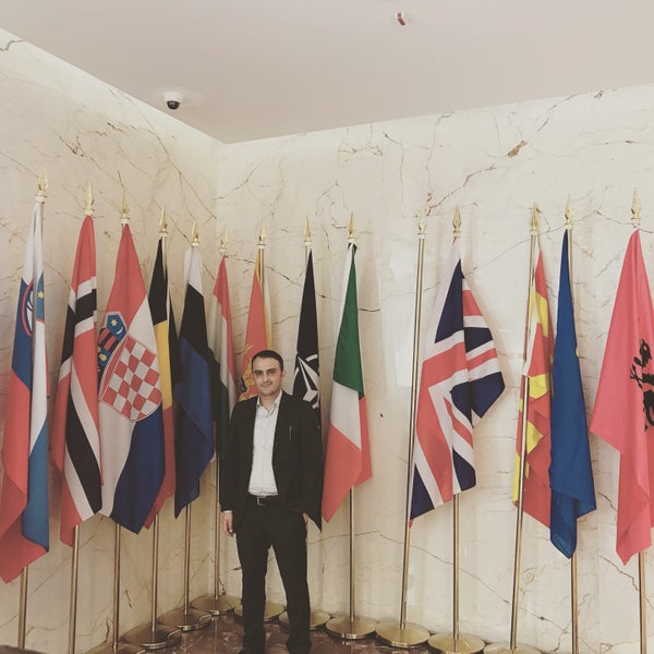 Das Foto wurde bei Tirana International Hotel &amp; Conference Centre von Uğur Ö. am 10/18/2018 aufgenommen
