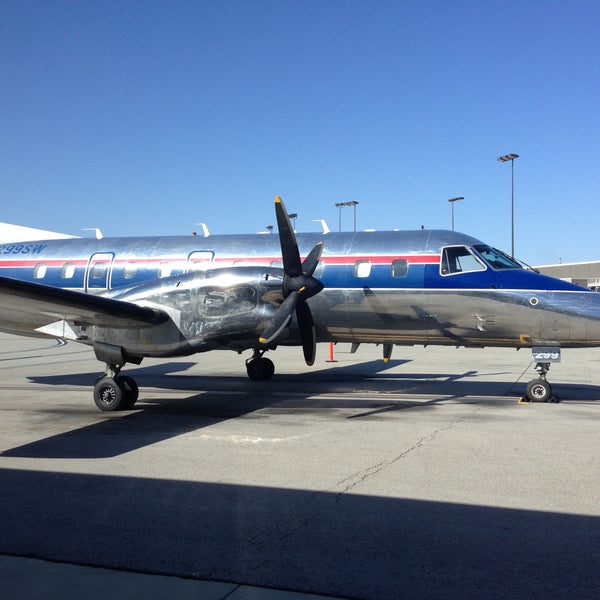 4/26/2013 tarihinde DeWayne F.ziyaretçi tarafından Salt Lake City Uluslararası Havalimanı (SLC)'de çekilen fotoğraf