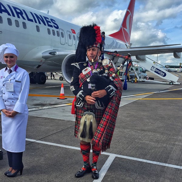 Das Foto wurde bei Edinburgh Airport (EDI) von Batuhan A. am 7/16/2015 aufgenommen