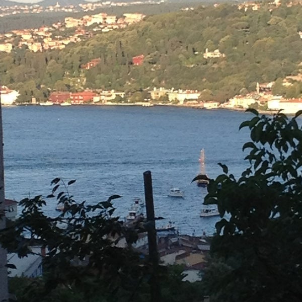 photos at bebek yokusu road in istanbul