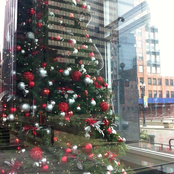 12/23/2012 tarihinde Kenneth H.ziyaretçi tarafından Boeing Building'de çekilen fotoğraf