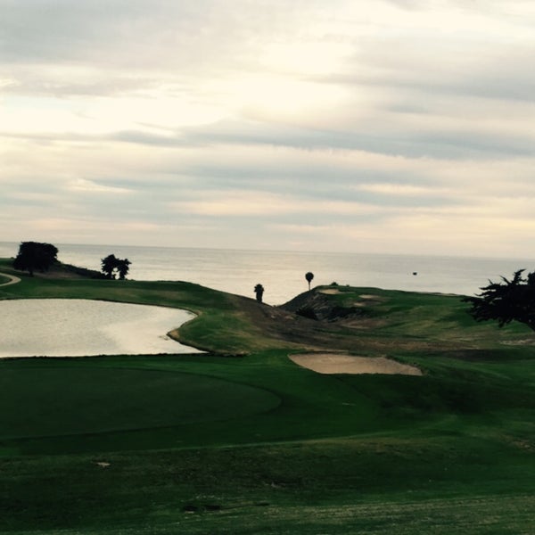 รูปภาพถ่ายที่ Sandpiper Golf Course โดย . เมื่อ 8/6/2015