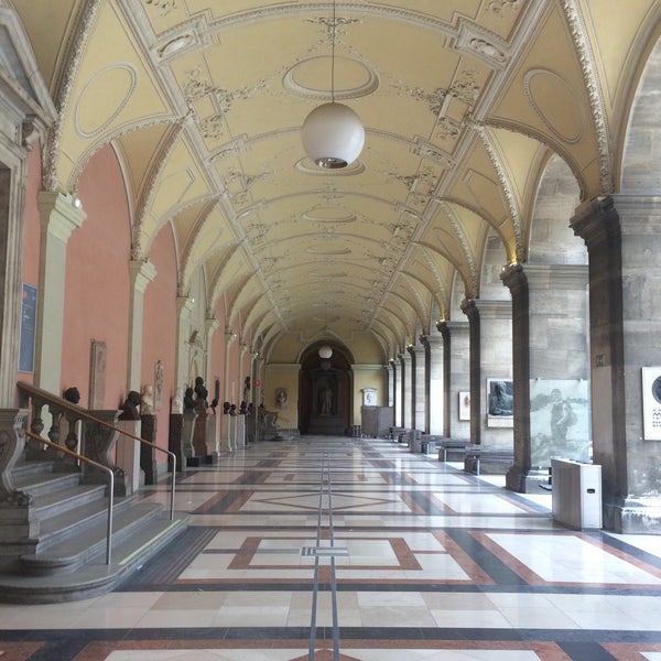 4/15/2018 tarihinde Nataliya K.ziyaretçi tarafından Universität Wien'de çekilen fotoğraf