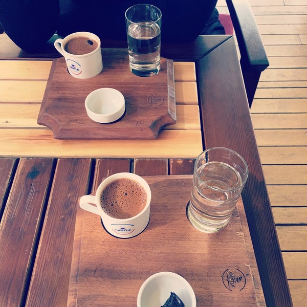 Das Foto wurde bei Coffee Castle von Özlem A. am 5/16/2016 aufgenommen