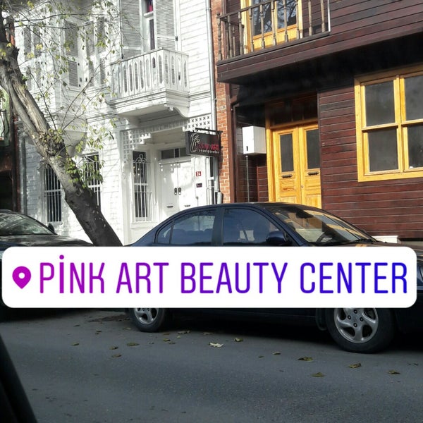 Foto tomada en Pink Art &quot;Beauty Center&quot;  por Özlem D. el 1/2/2018