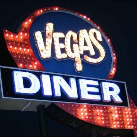 Das Foto wurde bei Vegas Diner &amp; Restaurant von Vegas Diner &amp; Restaurant am 4/8/2015 aufgenommen