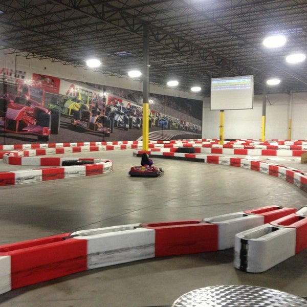 Foto tirada no(a) Autobahn Indoor Speedway &amp; Events por Scott S. em 8/28/2013