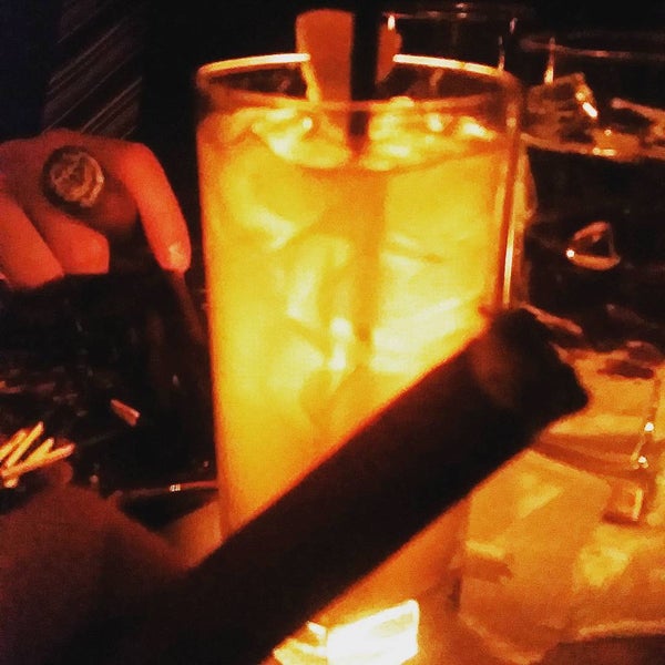 Foto tirada no(a) SoHo Cigar Bar por Joseph P. em 2/28/2016