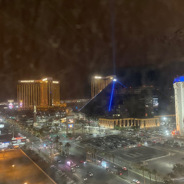 Foto tirada no(a) Tropicana Las Vegas por Edward A. em 1/9/2022