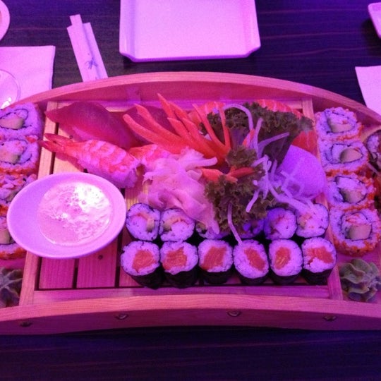10/6/2012 tarihinde Jens H.ziyaretçi tarafından Sashimi Sushi Lounge'de çekilen fotoğraf