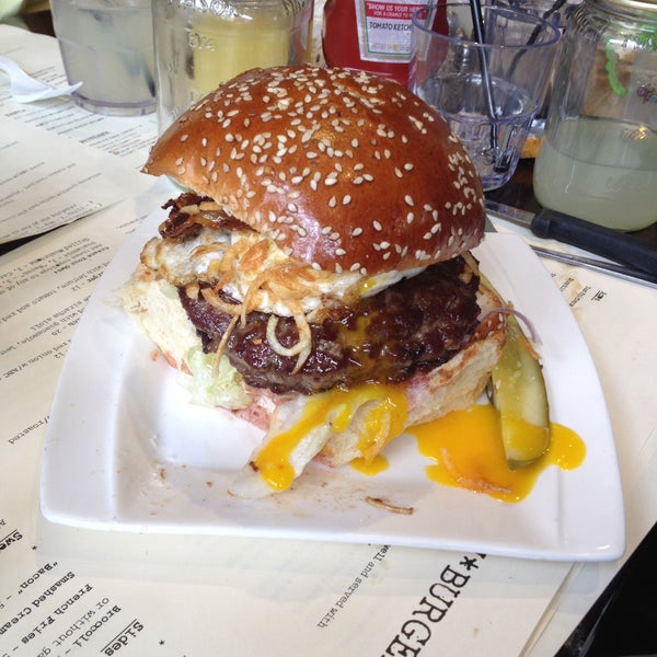 3/23/2014にKosher FoodiesがAmsterdam Burger Companyで撮った写真