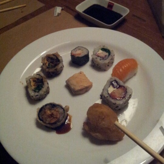 รูปภาพถ่ายที่ Sushi Yama โดย Carol F. เมื่อ 2/9/2013