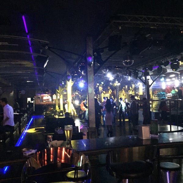 12/3/2015にRiwayvıl İ.がRetro Metro Night Clubで撮った写真