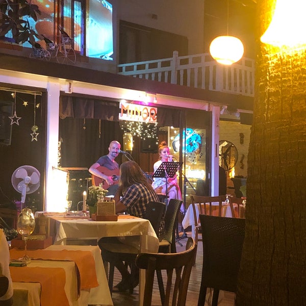 Das Foto wurde bei Minör Restaurant (Cafe Minor) von Riwayvıl İ. am 7/2/2019 aufgenommen