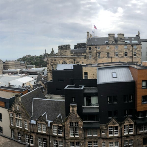 Photo taken at Fraser Suites Edinburgh by Yann on 9/6/2019