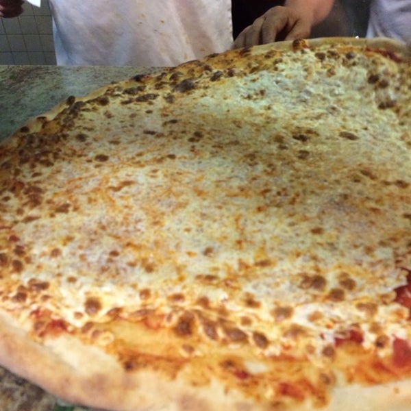 10/25/2013 tarihinde Stephanie H.ziyaretçi tarafından Mimi&#39;s Pizza Kitchen'de çekilen fotoğraf