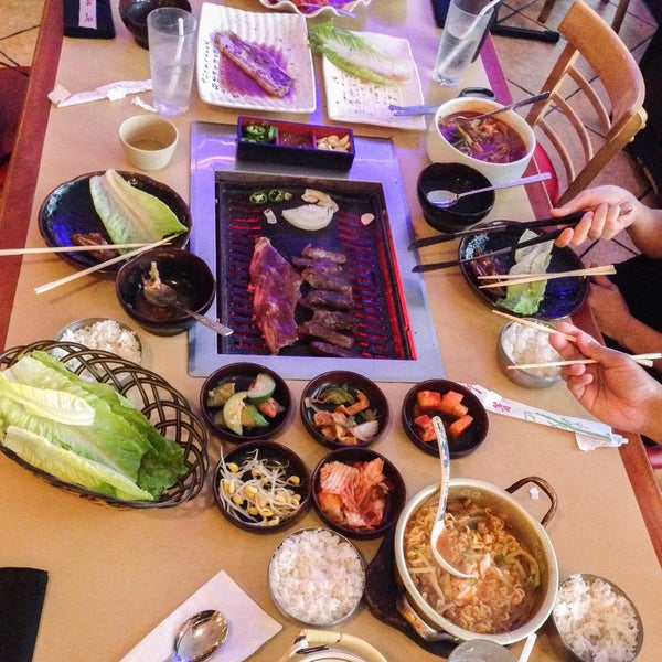 Foto scattata a Sushi Cafe &amp; Shilla Korean Restaurant da Mhae T. il 9/22/2015