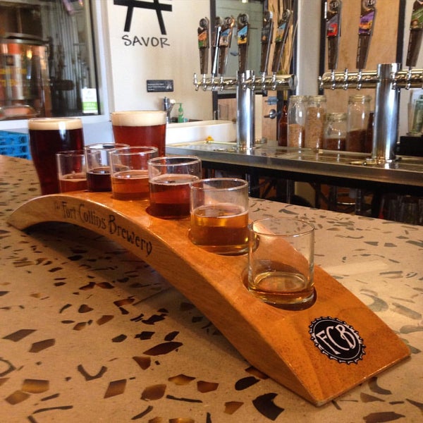 Foto tomada en Fort Collins Brewery &amp; Tavern  por Luci W. el 9/6/2015