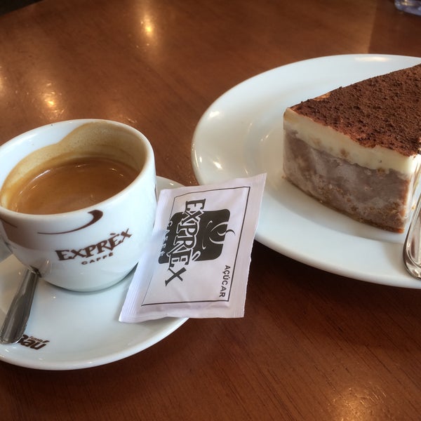 รูปภาพถ่ายที่ Exprèx Caffè โดย Marcos Minoru H. เมื่อ 11/3/2015