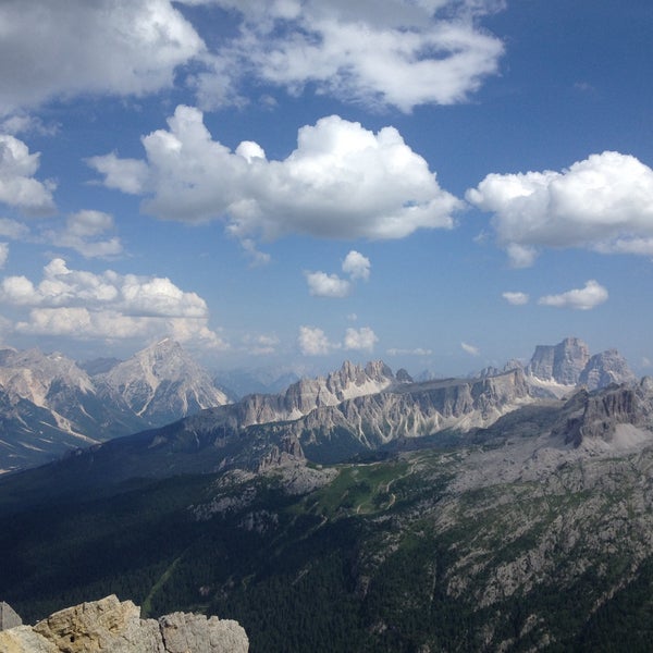 Горная база Рифуджо Лагацуой Rifugio Lagazuoi