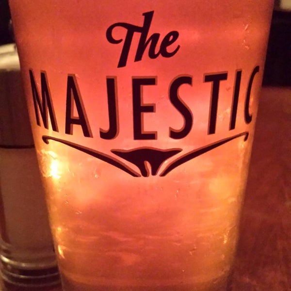 รูปภาพถ่ายที่ The Majestic โดย Dave D. เมื่อ 8/16/2015