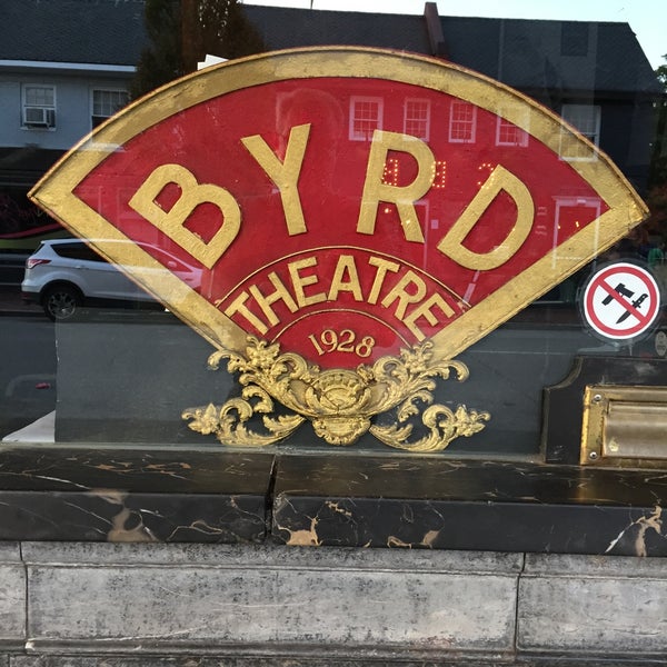 รูปภาพถ่ายที่ The Byrd Theatre โดย Dave D. เมื่อ 10/2/2016
