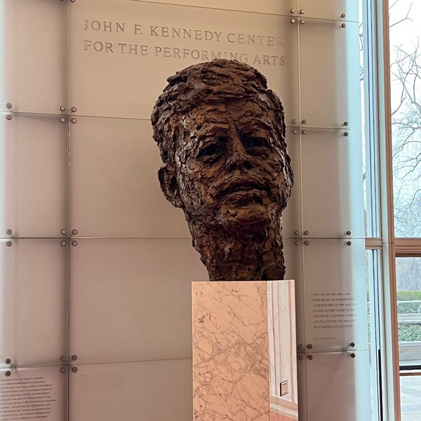 Снимок сделан в The John F. Kennedy Center for the Performing Arts пользователем Dave D. 2/10/2024