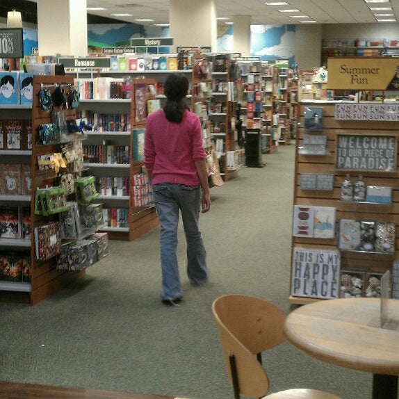 Barnes Noble Oviedo Crossing The Market Place 10 Tips From 610 Visitors Barnes Noble Oviedo Crossing The Market Place 10 Tips From 610 Visitors