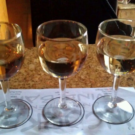 Foto diambil di Uncorked Wine Bar &amp; Bistro oleh Lisa L. pada 3/3/2013
